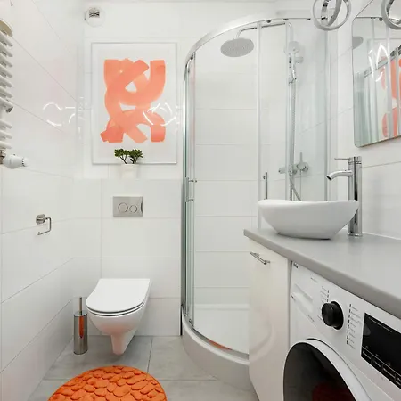 Stylish With Underground Parking And A Perfect Location By Renters *