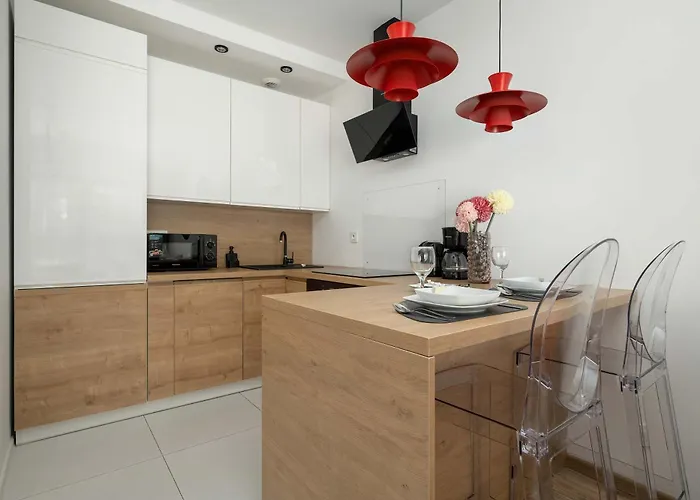Stylish With Underground Parking And A Perfect Location By Renters Apartman *